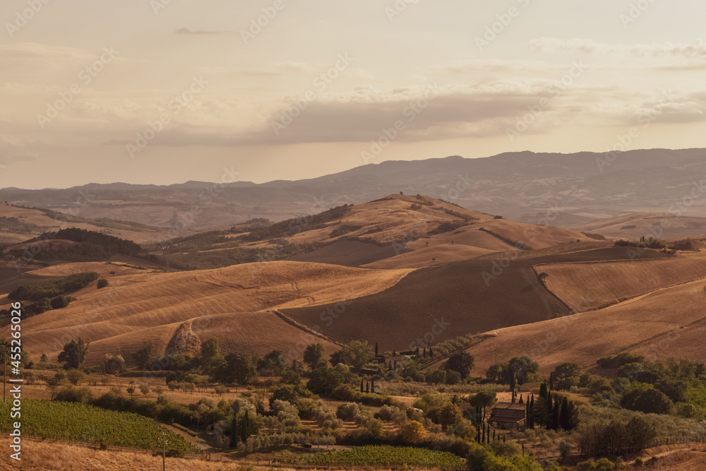 Panoramic view of the Tuscan countryside with the characteristic colors of its hills.