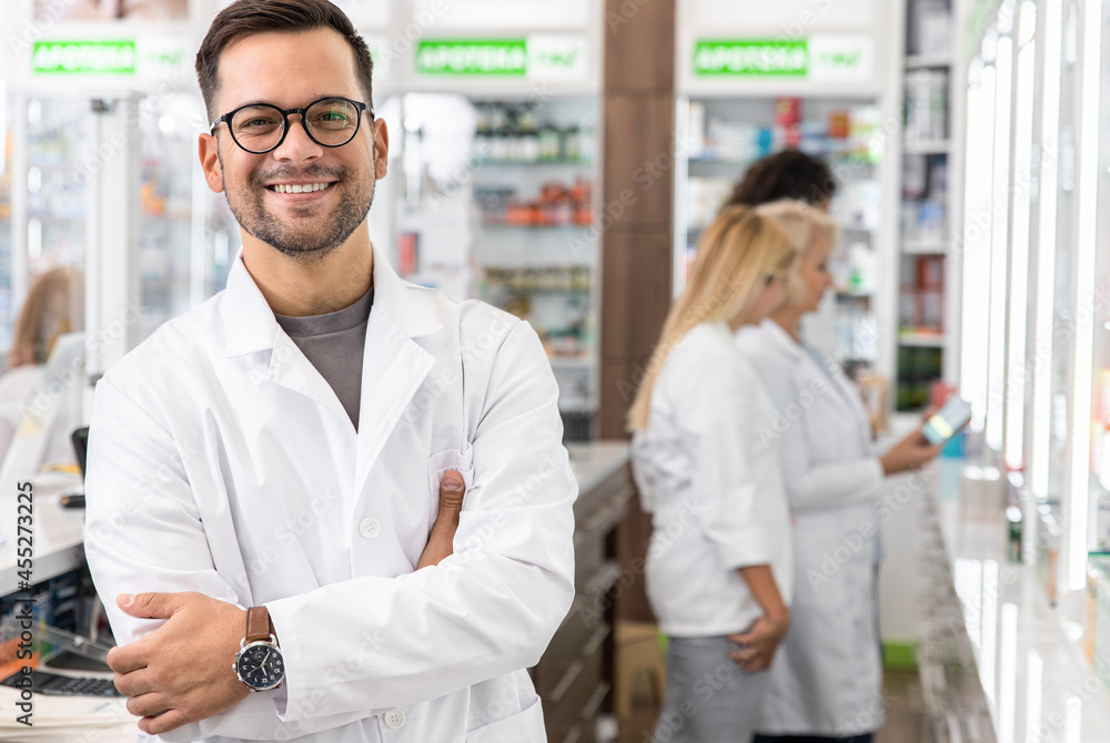 Portrait of male pharmacist in drugstore. - obrazy, fototapety, plakaty 