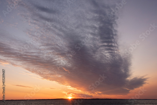 Frankreich, Novelle-Aquitaine, Gironde, Le Verdon sur Mer, Sonnenuntergang an der Atlantikküste photo