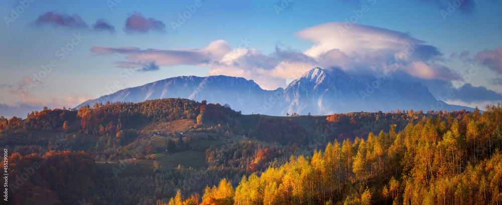 Piatra Craiului mountain at sunrise. - obrazy, fototapety, plakaty 