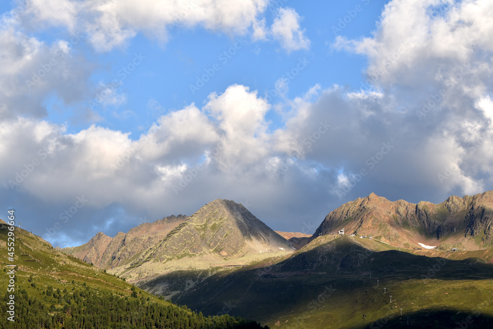 Tiroler Berge und Wolken