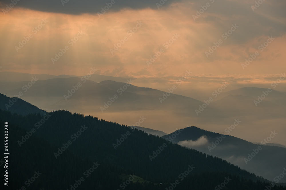 Obraz premium Fagaras Mountains cloudscape scenery in late summer at sunset