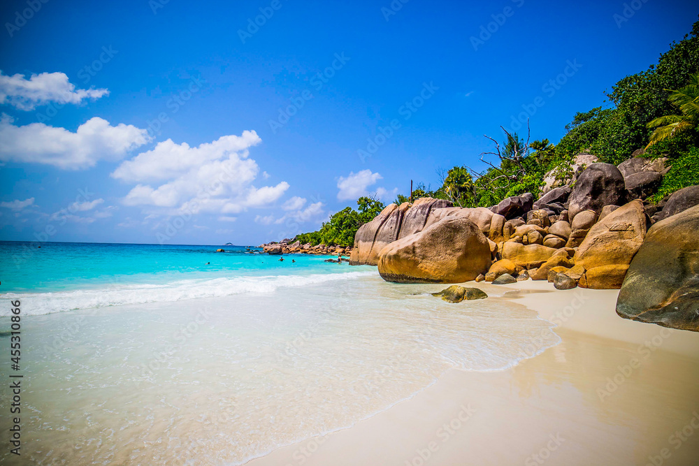 Obraz premium The beautiful beach Anse Lazio at Praslin, Seychelles.