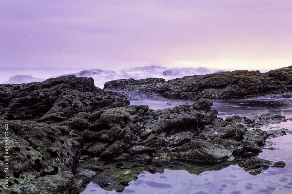 Fototapeta premium Rocky beach at dusk