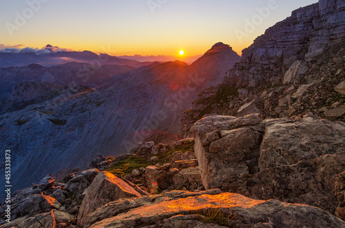 Fototapeta Naklejka Na Ścianę i Meble -  Scenic sunrise high in the mountains.