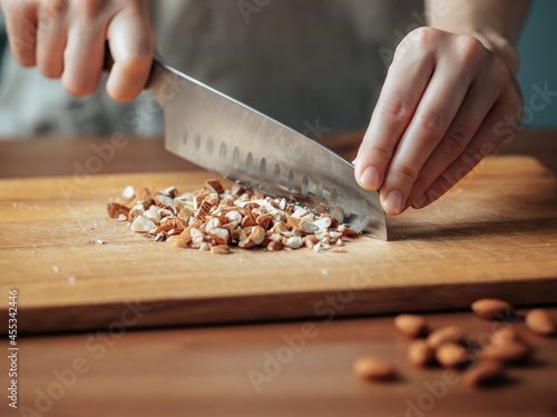 Εκτύπωση καμβά Female hands chopping almonds