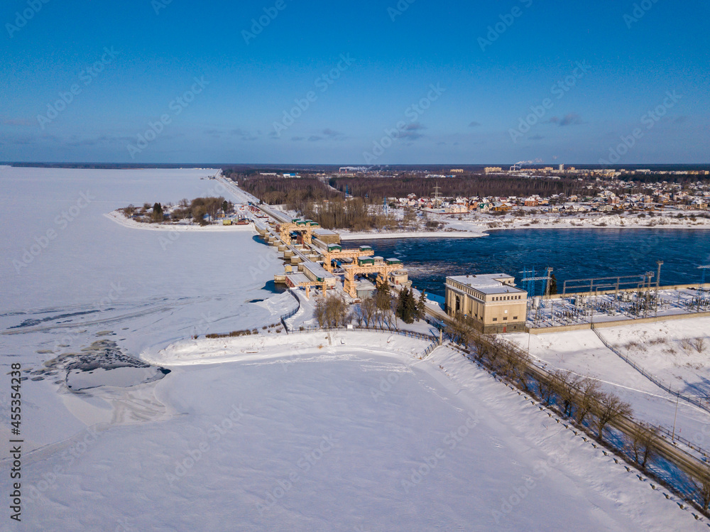 Aerial view to Hydroelectric power station IIvankovskaya HPP and dam on the Volga River near Dubna (Russia) Aerial view to Hydroelectric power station IIvankovskaya HPP and dam on the Volga River near Dubna (Russia)