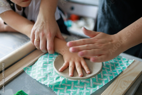 Master class on sculpting dishes (plates, cups) from clay.