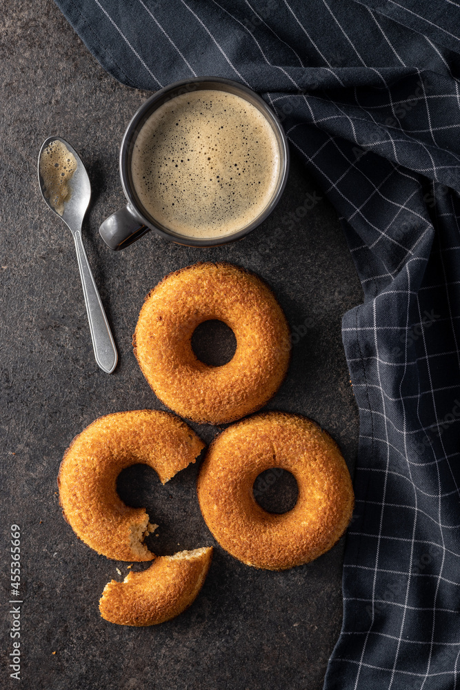 Naklejka premium Round sponge cake dessert. Sweet donut with coffee cup