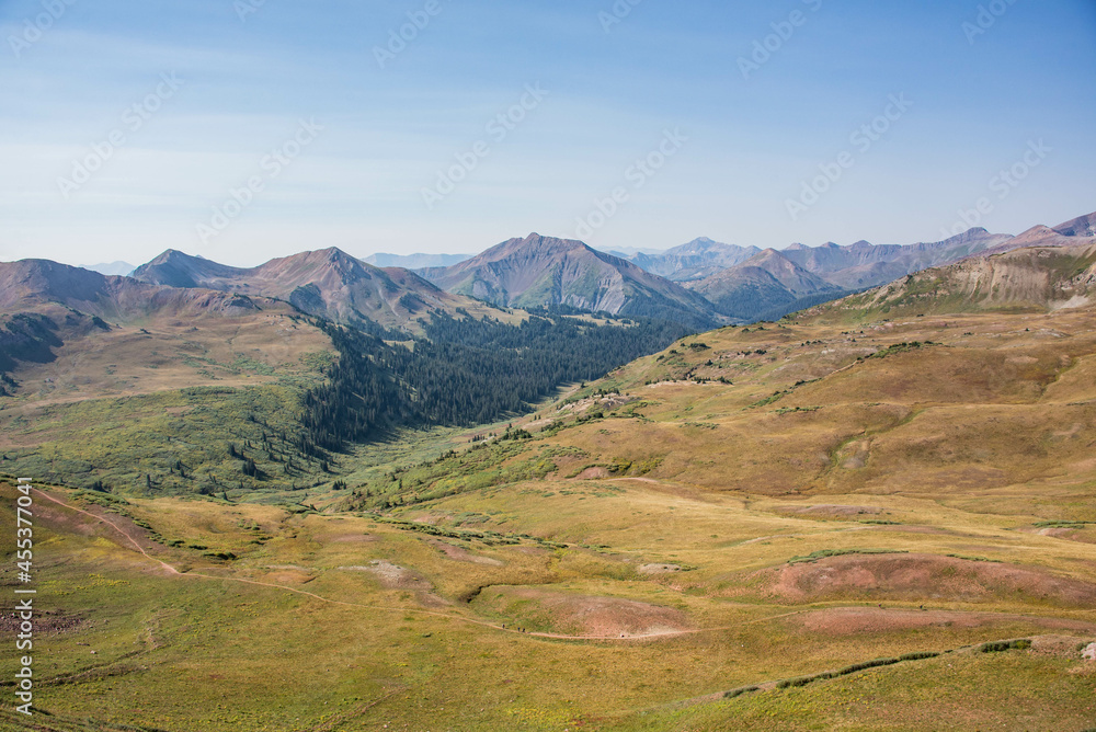 Naklejka premium Stunning view along the Frigid Air Pass on the Maroon Bells Loop, Aspen, Colorado, USA