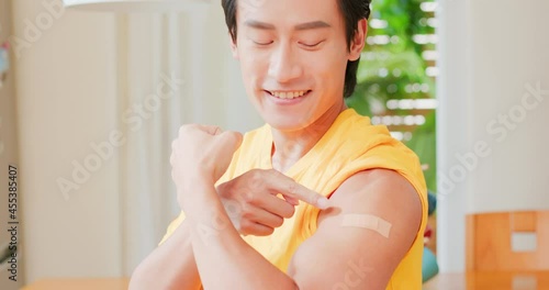 man gets vaccine photo