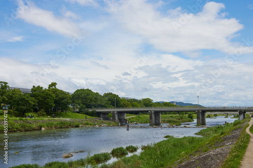 川