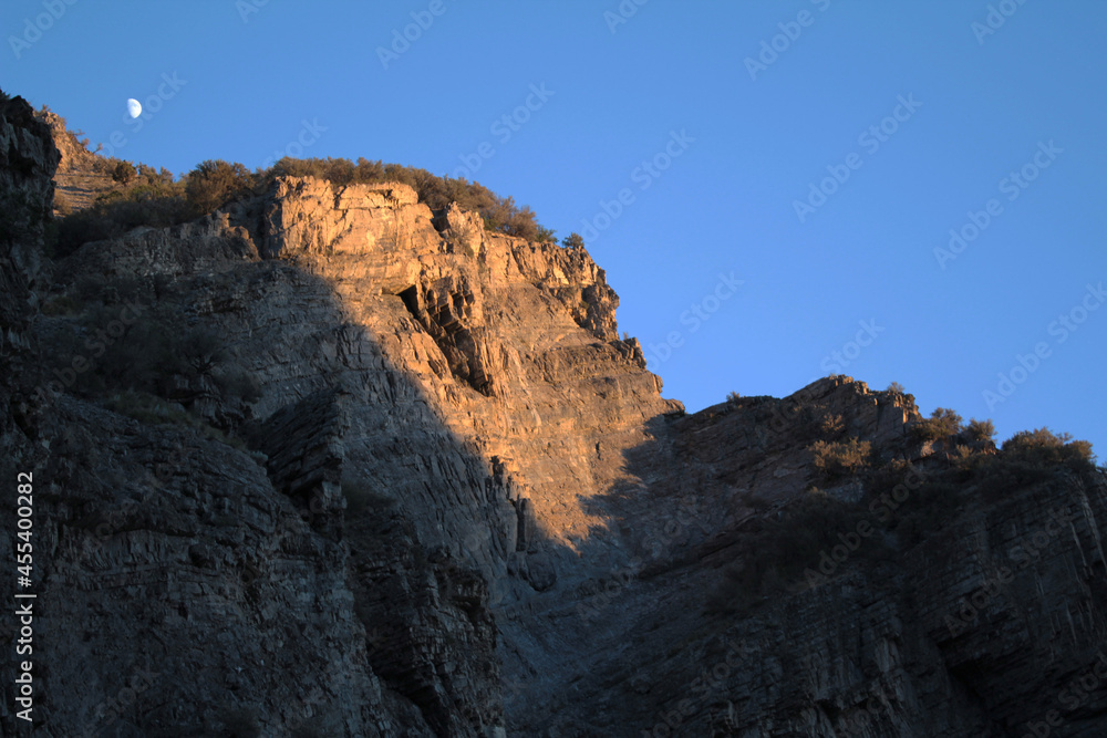 Luz sobre montaña