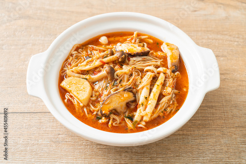 Stir-fried Spicy Mushroom with Tom Yum Soup