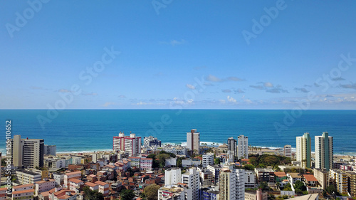 Cidade, céu e mar azul © GlobalFotoeArte