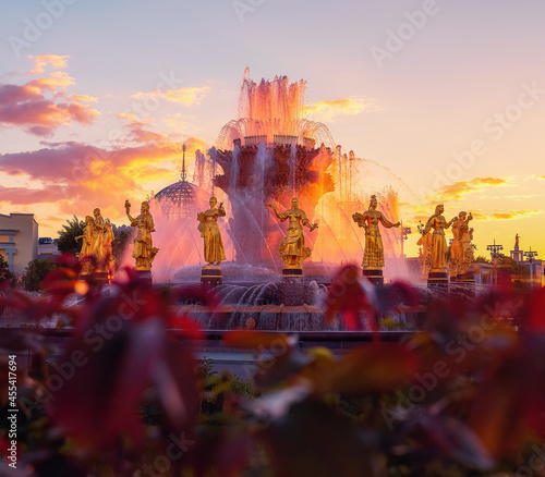 Blooming roses on the background of the Stone Flower fountain at VDNH. Flowers and a sunny day in a Moscow park against the background of a tourist attraction. © mazurevanasta