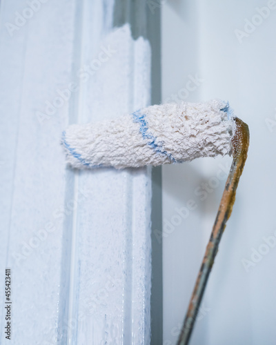 Fényképezés White paint on the door frame. Painting project, DIY at home.