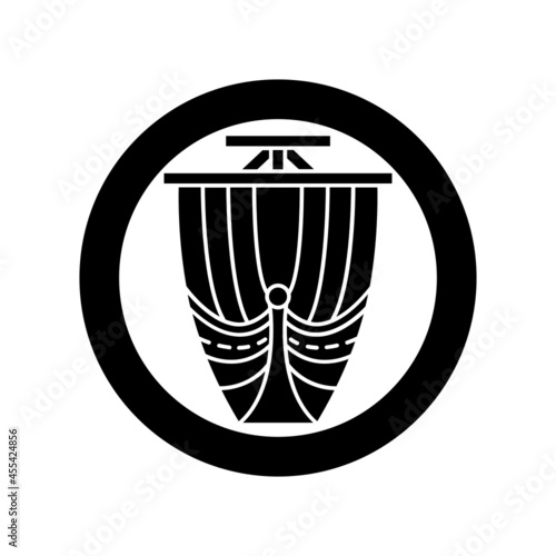 帆紋 / 船紋・丸に真向きの帆掛け船（まるにまむきのほかけぶね）