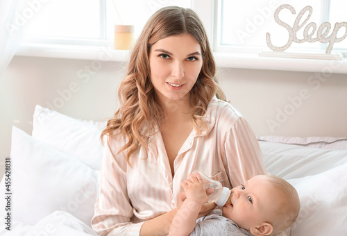 Young mother giving water t...