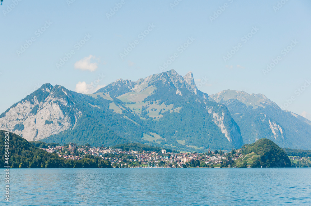 Spiez, Faulensee, Thunersee, Stockhorn, Seeufer, Alpen, Schweizer Berge, Wassersport, Berner Oberland, Sommer, Schweiz