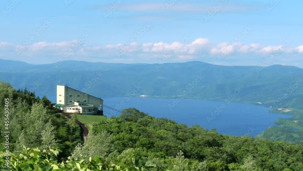 北海道 有珠山火口原展望台からの風景 ロープウェイ山頂駅と洞爺湖 北海道 有珠山火口原展望台からの風景 ロープウェイ山頂駅と洞爺湖