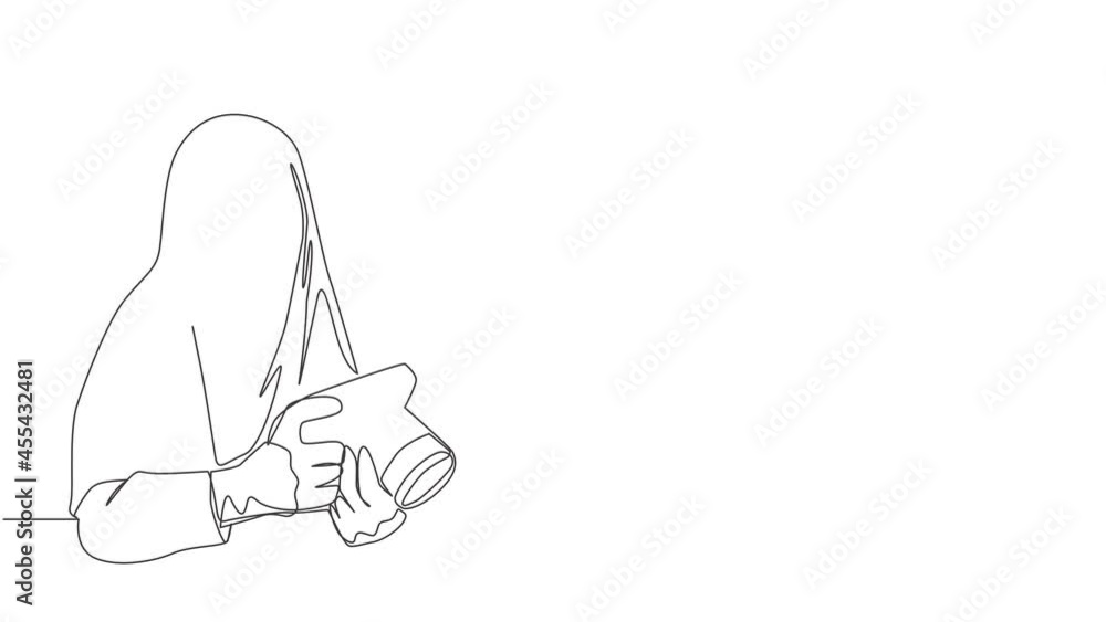 Animated self drawing of continuous line draw young saudi arabian muslimah wearing burqa while holding dslr camera. Traditional Islamic woman niqab dress concept. Full length single line animation. Animated self drawing of continuous line draw young saudi arabian muslimah wearing burqa while holding dslr camera. Traditional Islamic woman niqab dress concept. Full length single line animation.