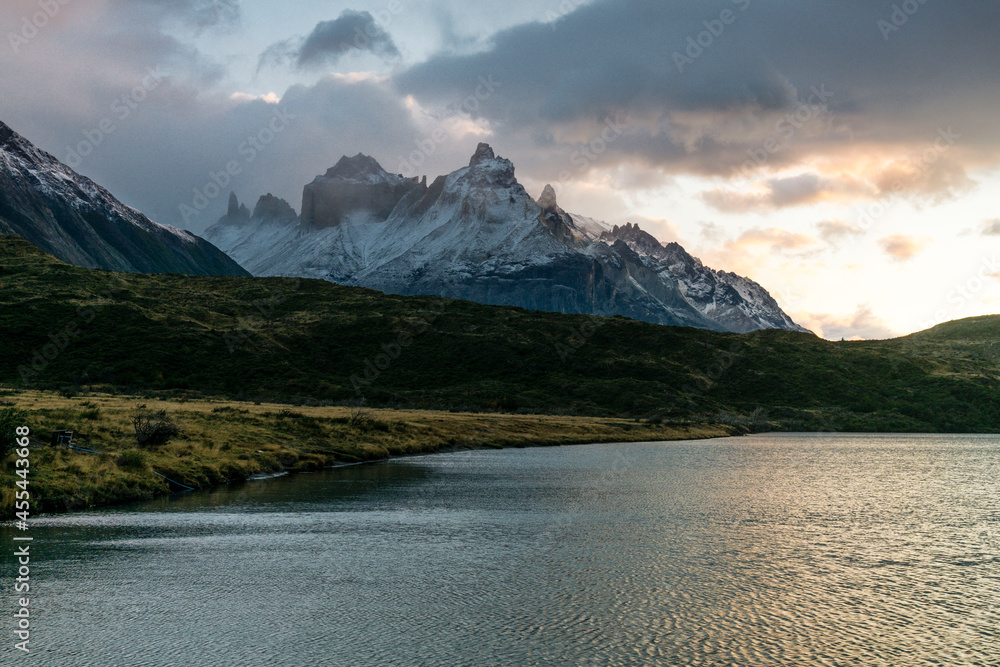 cuernos del Paine, lago Pehoé, 2600 metros, trekking W, Parque nacional Torres del Paine,Patagonia, República de Chile,América del Sur
