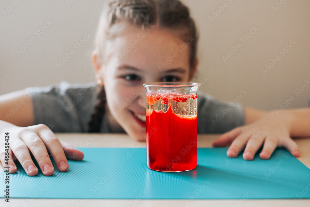 Lava lamp, science experiment with water, food coloring, oil and