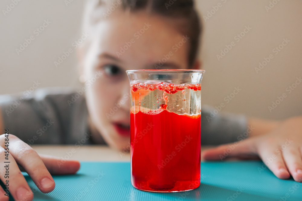 Lava lamp, science experiment with water, food coloring, oil and