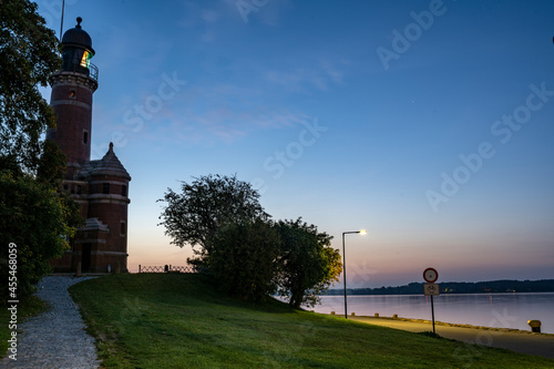 tiessenkai kiel Holtenauer  in den Morgenstunden bei Spiegelglattem Wasser photo