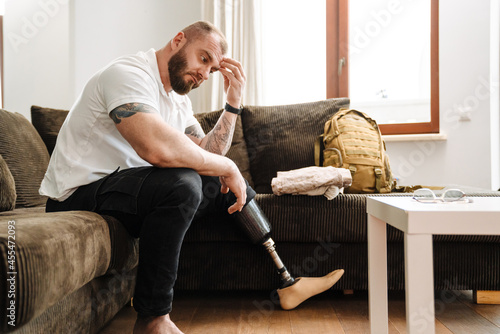 Vászonkép Mid aged white man with prosthetic leg