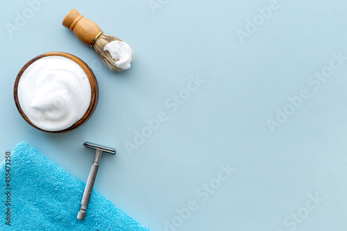 Fotografia Barbar shop equipment for shaving with razor and foam