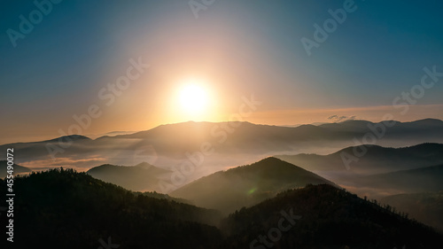 Coucher de soleil sur la montagne