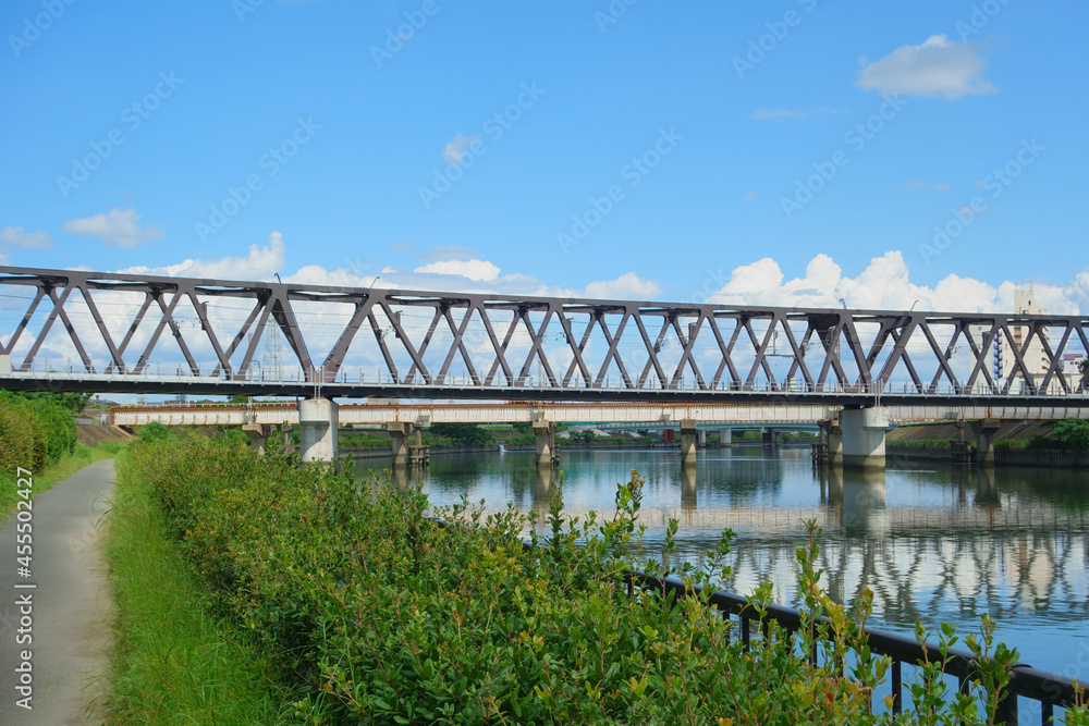 Fototapeta premium 神崎川橋梁（おおさか東線）の風景