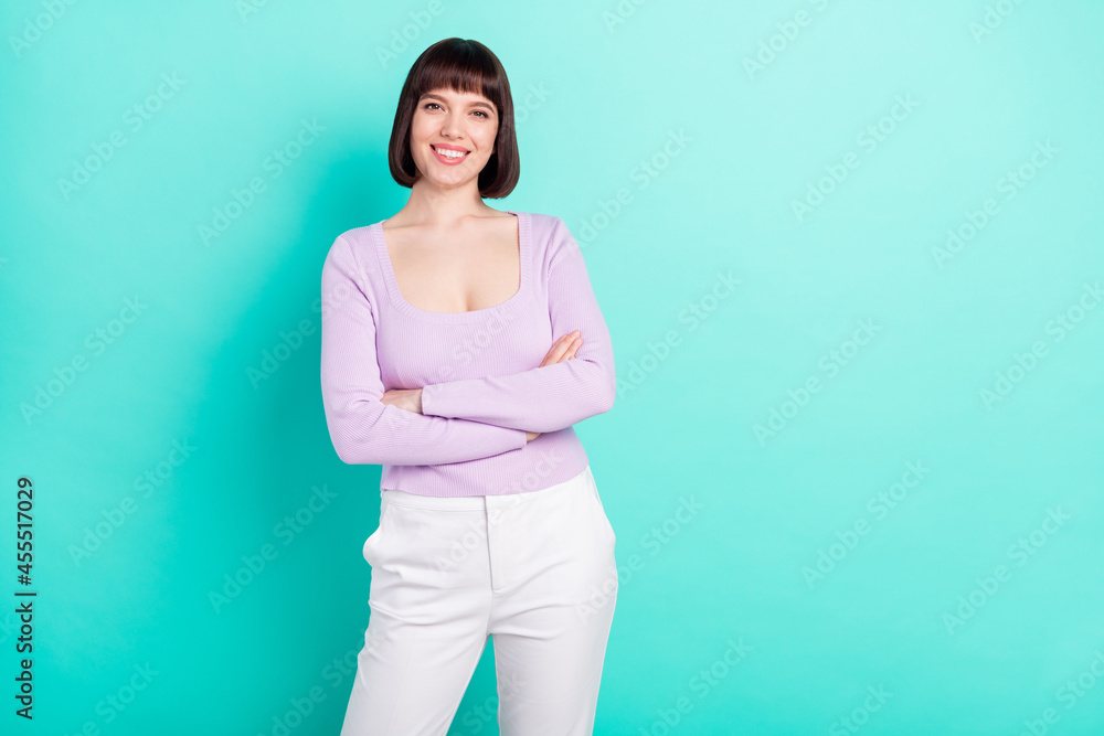Photo portrait woman wearing casual clothes smiling with crossed hands isolated bright teal color background Photo portrait woman wearing casual clothes smiling with crossed hands isolated bright teal color background
