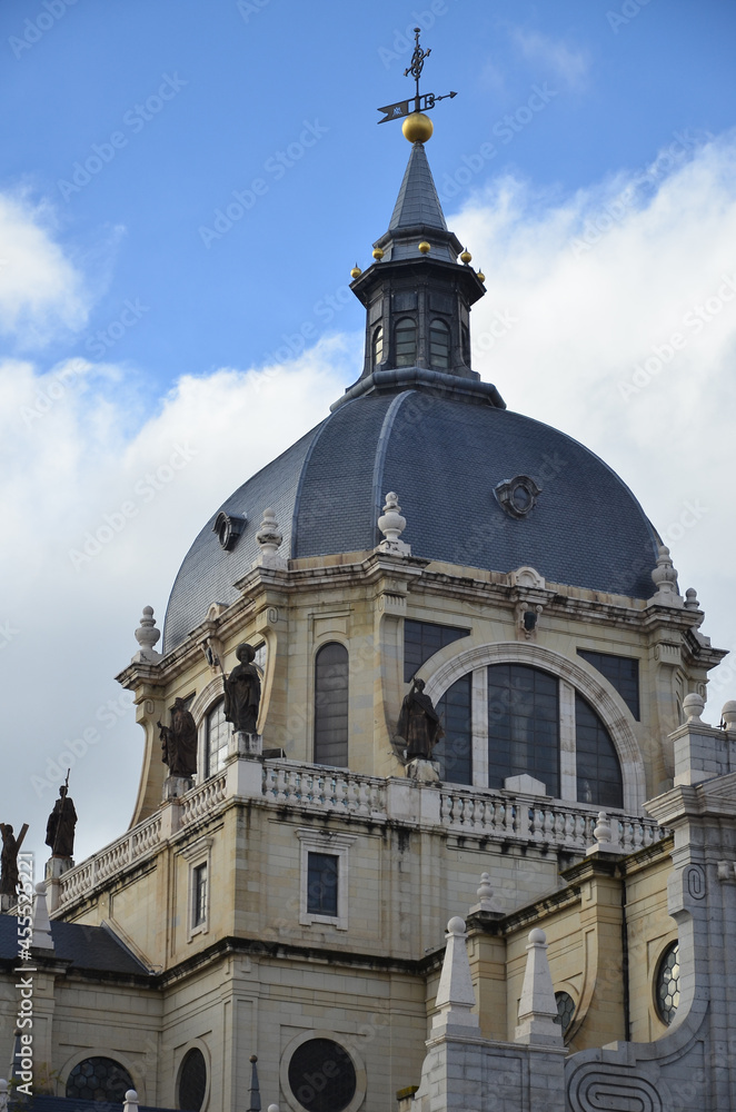Fototapeta premium Catedral de Santa Maria la Real de la Almudena, Madrid 