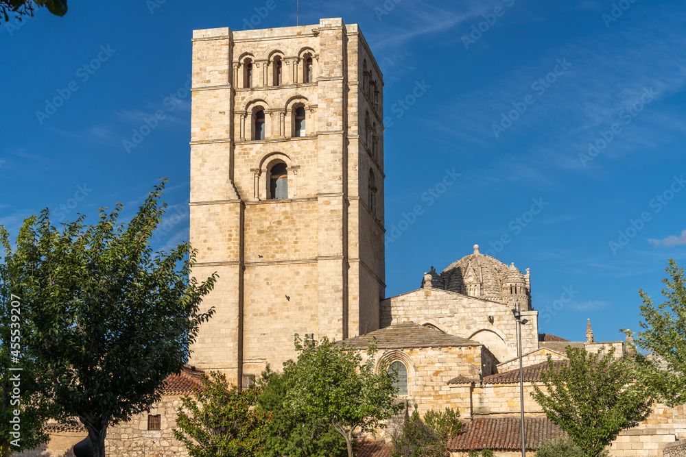 La Cathedral of Zamora (12th century), one of the finest examples of Spanish Romanesque architecture. Zamora, Castille and Leon, Spain