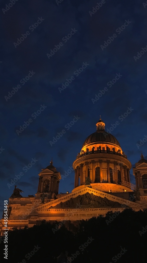 saint isaac's cathedral at night