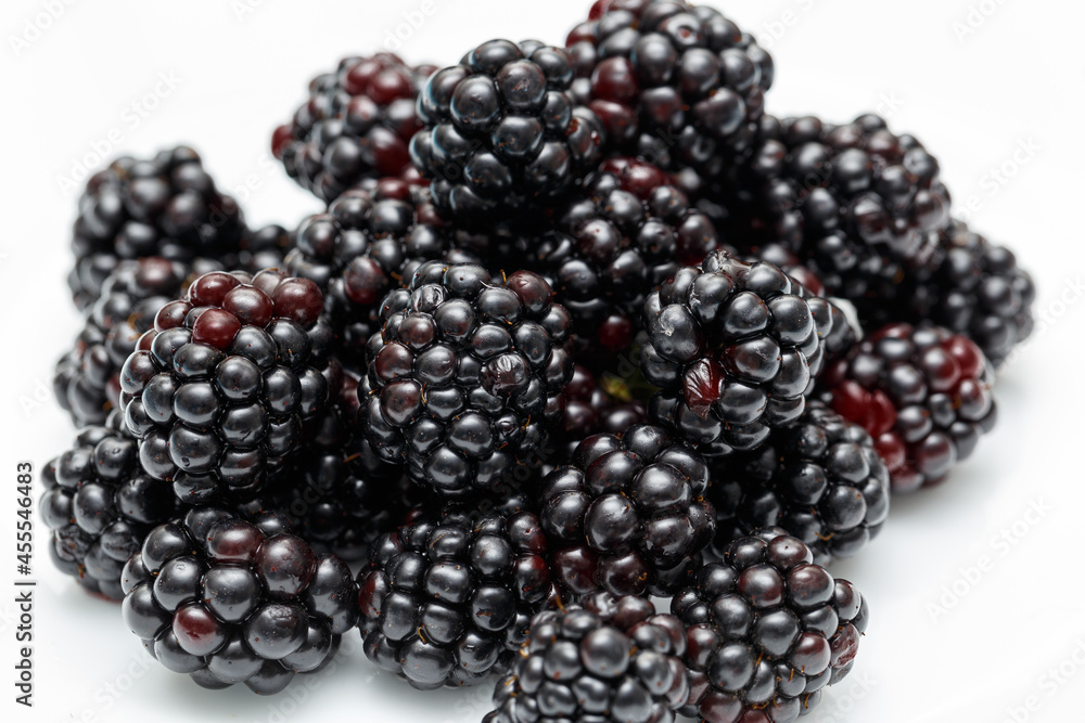 Ripe blackberries on a white plate. Useful forest fruits. Super food. Concept of healthy eating. top view. Close-up. Macro. Blackberry berries with water drops. Flat lay Ripe blackberries on a white plate. Useful forest fruits. Super food. Concept of healthy eating. top view. Close-up. Macro. Blackberry berries with water drops. Flat lay