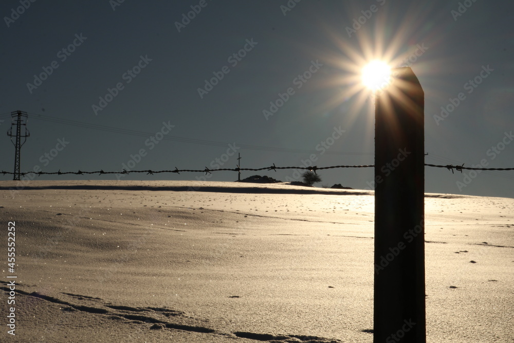 The sun in a winter wonderland with snow - Die Sonne im Winterwunderland mit Schnee The sun in a winter wonderland with snow - Die Sonne im Winterwunderland mit Schnee