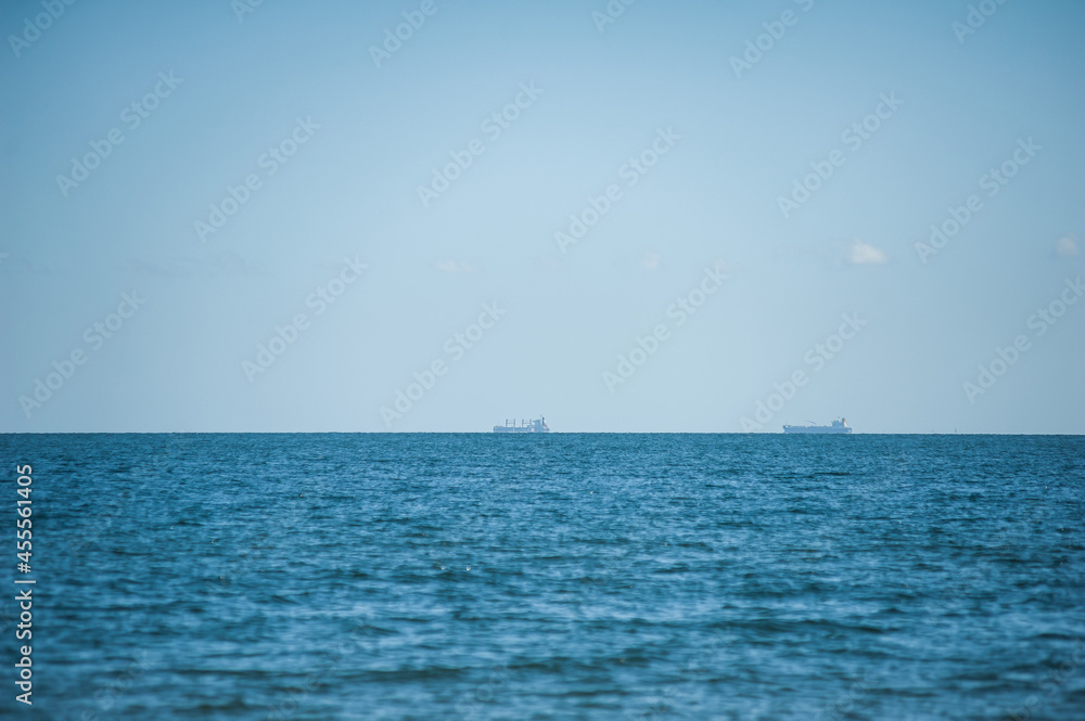 Obraz premium Beautiful sea day landscape. Light waves on the coast