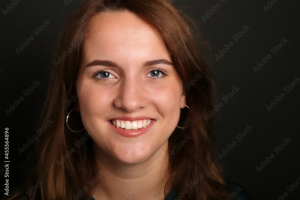 Fototapeta premium Beautiful woman in front of a background