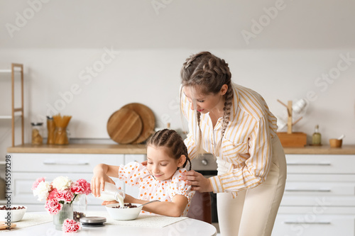 Little girl and her mother ...