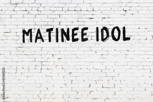 Bilde på lerret Inscription matinee idol painted on white brick wall