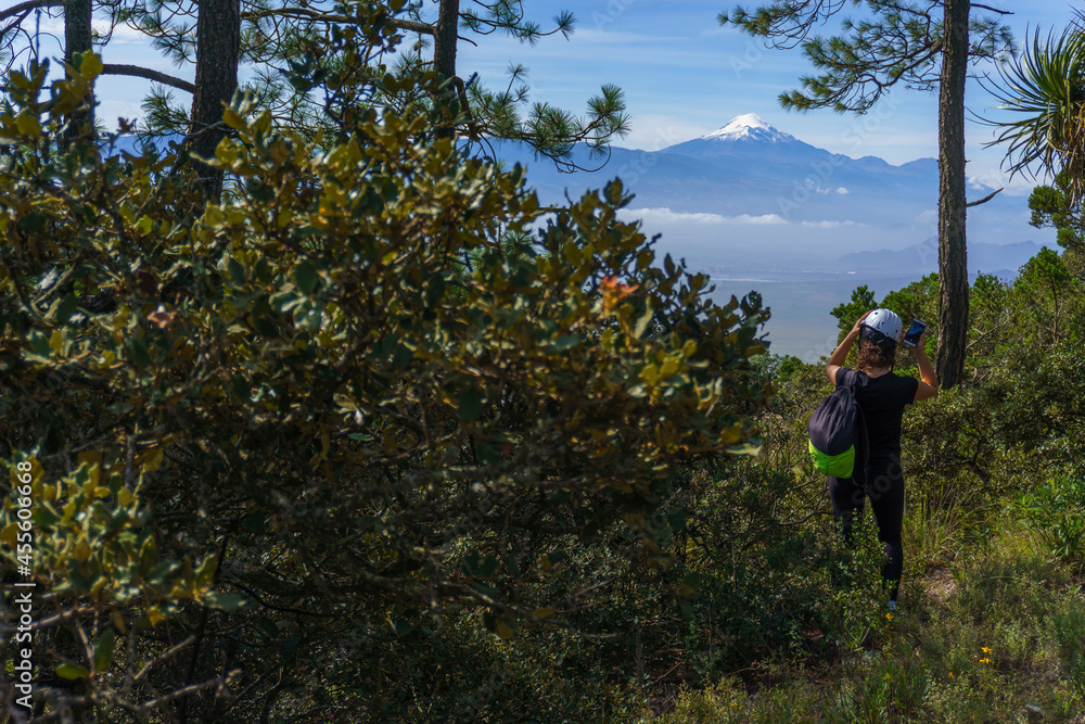 Obraz premium woman traveling with backpack hiking in mountains Travel