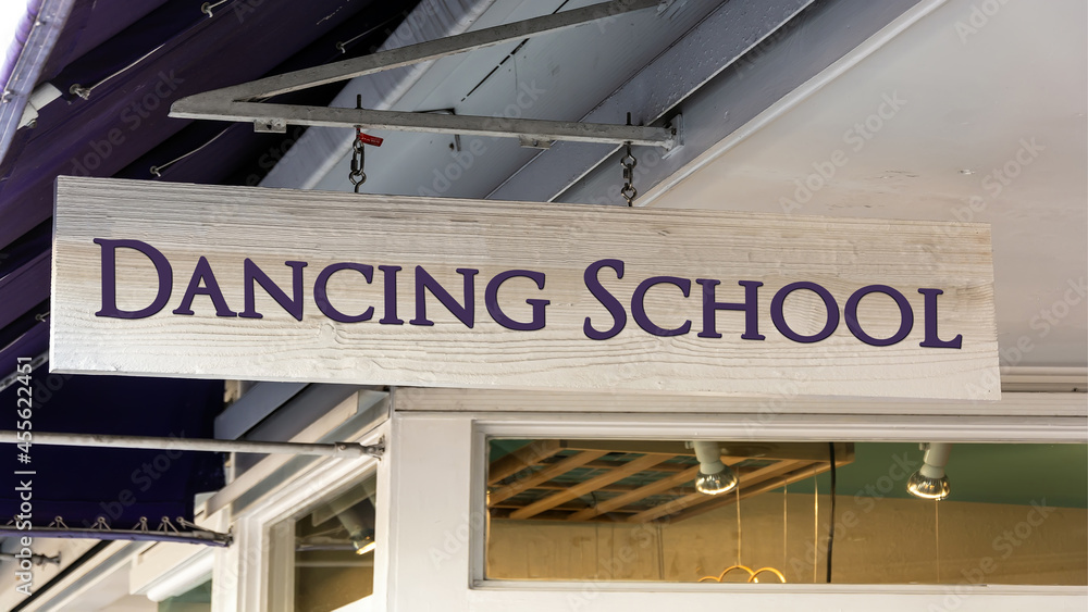 Fototapeta premium Street Sign to DANCING SCHOOL