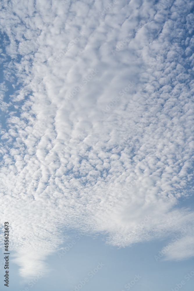 Natural background with blue sky and white clouds.