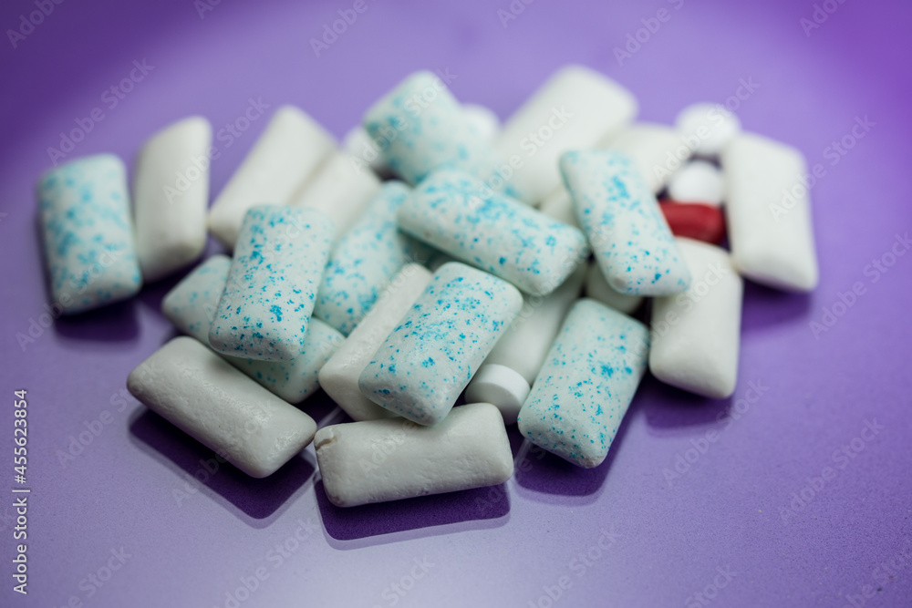 Chewing or bubble gum Chewing or bubble gum