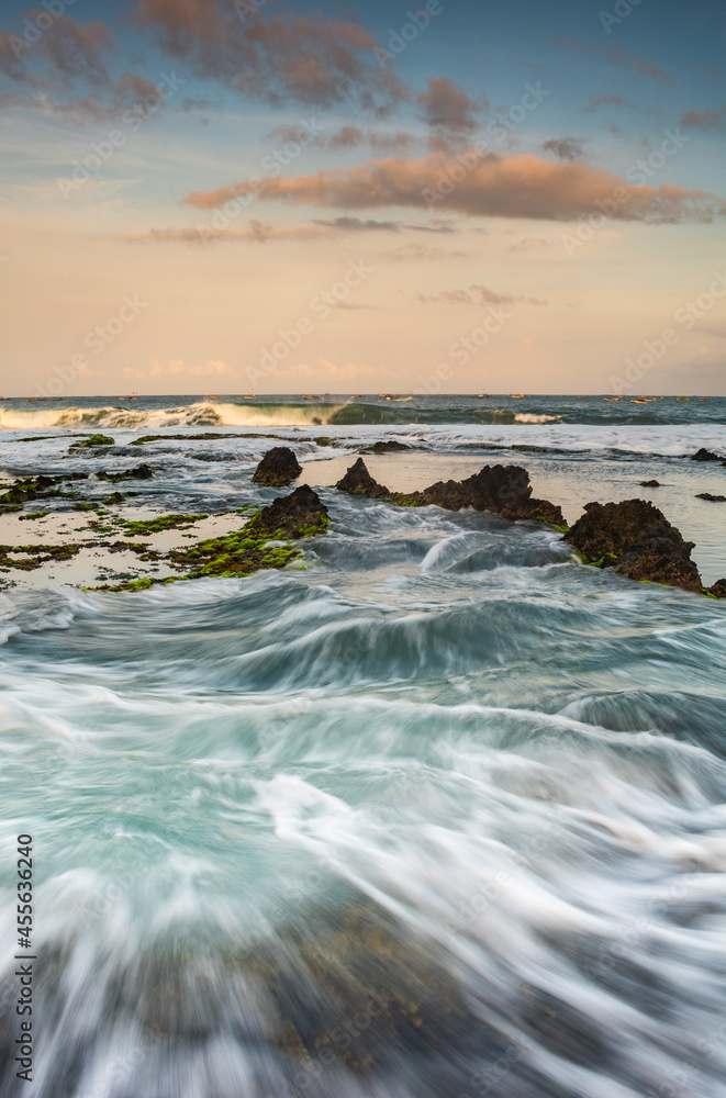 Fototapeta premium waves on the beach