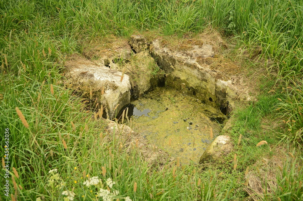 Very old Kintu water well, made of big stones. Very old Kintu water well, made of big stones.